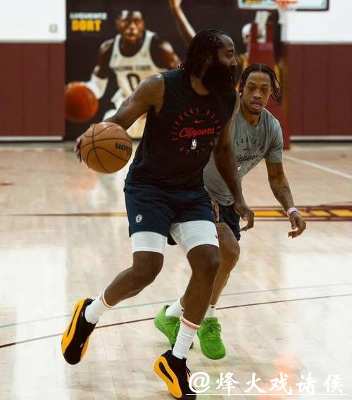 莱昂纳德休赛期接受膝盖手术 目前仍未痊愈